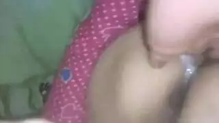 أم مثيرة وصديق في شريط جنسي جامح وصريح