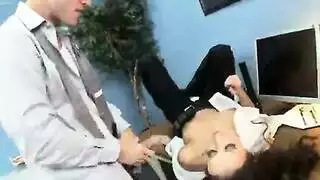 الشرطة تضبط ثنائيًا في جنس صريح بغرفة فندق