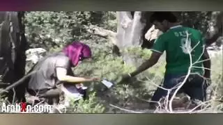 سكس عربي وحشي: علاقة جماعية غير مقطوعة في الغابة