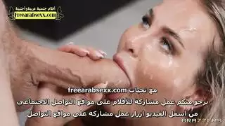 عاهرة المكتب المملوءة تُملأ بزب وحش