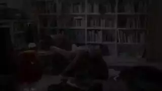 المالك يداعب المستأجرة بدفع إيجار من نوع خاص