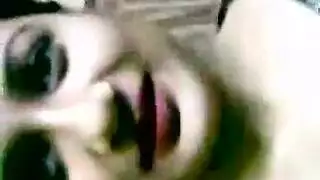 امرأة ناضجة تعرض ثدييها الكبيرين لجلسة جنس عميق