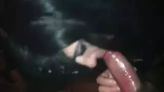 اسخن فتاة في العالم أمام أكثر من