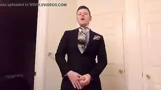 رجل وسيم وفتاه شقراء