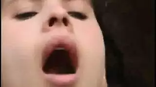 جنس قاسي على طريقة الحصان ينتهي بقذف داخلي مكثف
