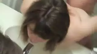 مص قضيب في الحمام ونيك كس: شريط جنس هاوي