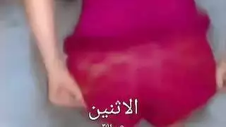 راقصة عربية إباحية تخلع ملابسها كشف مؤخرة كبيرة وثديين مثاليين