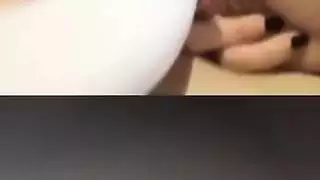 مشهد إباحي مع عاهرة تركية ساخنة تأخذ قضيبًا كبيرًا