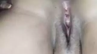 أشاهدها تأخذ ضربات شرجية عميقة