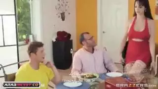 سكس سري: نيك زوجة الأب بينما الزوج نائم قريبًا