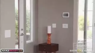 السباك الهاوي يضرب بقوة بقضيبه السميك