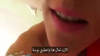 ممرضة مفعمة تقدم علاجًا عميقًا لتخفيف التوتر