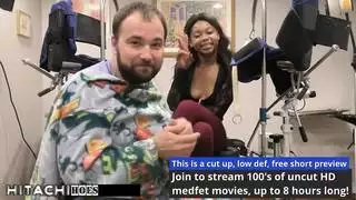 عصا هيتاشي للدكتور تامبا تمنح المراهقة المضطربة ميني روز هزات جماع شديدة مع صراخ