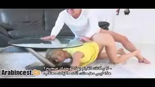 زوجة الأب ذات الثدي الضخم في وضعية الدوغي ستايل الصريحة