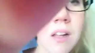 تذهب معه على الدراجة النارية