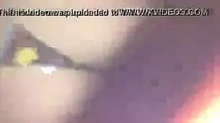 يدخل القضيب بل غلط في الطيز