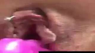 صديقة حازمة تتحكم وتركب قضيبه
