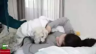 يلعب ف كسها مراتي نائمة