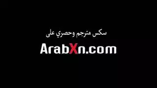 الانحناء للقضيب الكبير: درس اليوجا الجنسي لستيب موم