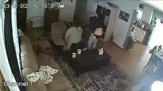 ينيك مرة ابوه بعد ذهاب والده