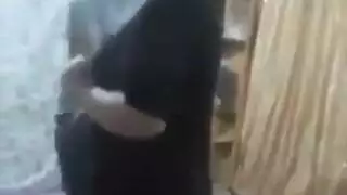 عاهرة ويب كام عراقية تظهر كل شيء في عرض إباحي صريح