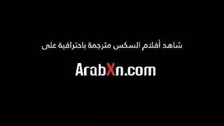 زوجة الأب تقدم دروس سكس صريحة في فيلم إباحي تعليمي