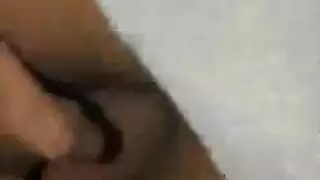 سكران يهدي بته إلى اصحابه