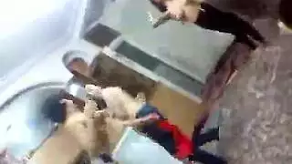 عاهات شابات في مشهد جنس جماعي خشن