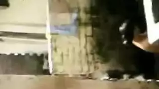 دون رقابة وبلا قيود: خادمات فرنسيات تنهش ثنائيًا شابًا