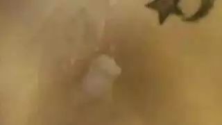 تبدأ أوgy جنسية في الحمام