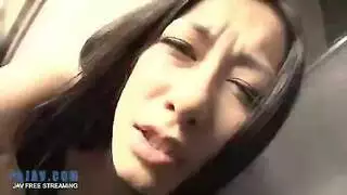 امرأة سمراء تخرج كل صباح سخيف