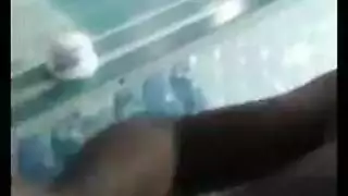 قضيب هندي يغتصب فرج مراهقة صغيرة