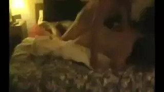 عاهرة ناضجة تتوسل لقضيب سميك لتمديد حفرة ضيقة