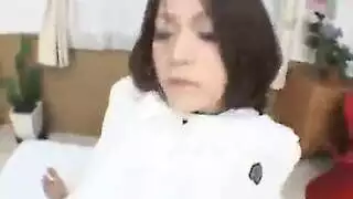تمص قضيبًا وتنتظر عاصفة مني كبيرة