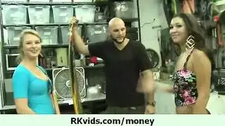 ادفع لي بقضيب إباحي بدلاً من المال