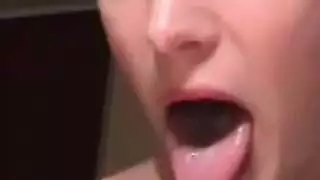 الوالدان قريبان، قضيب الأب الكبير يحفر بعمق وبقوة