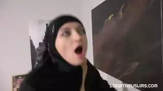 حقائب التسوق تُترك لجنس ثلاثي إباحي