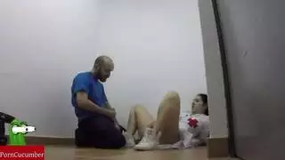 فحص ساخن للممرضة: أكل كس متبوع بنيك صعب