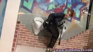 المريدون القذرون مهووسون بمهبلها المسحور