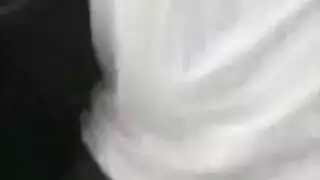 حبيبة سمراء ممتلئة الجسم تحصل على جلسة ضخ قاسية في مهبلها المبلل