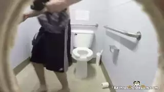 نورهان عم جوزها فيها شربها هايص صورها في الحمام سكس