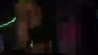 جنس عنيف في غرفة المعيشة مع مراهقة شقراء جامحة
