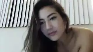 فتاة آسيوية شقية تمتلئ بواسطة غريب