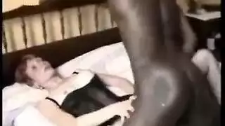 حمراء الشعر فانيسا كيج تأخذ قضيب ضخم وتتعرض للضرب بقوة