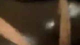 هذه الفتاة ذات العيون العسلية تحب الجنس العنيف والألعاب الكبيرة