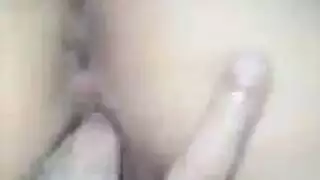 حفلة عازب تتحول إلى جنس جماعي صريح مع عاهرة سمراء