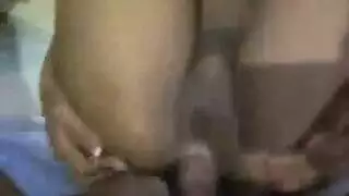 شاب يفعل ثديها الكبيرة