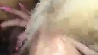 هذه المراهقة السمراء لا تستطيع بدء يومها بدون جنس عنيف
