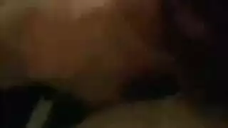 عرض شرجي بجانب المسبح لفتاة شقراء