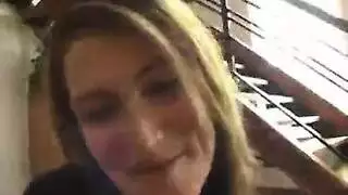 منظور جماع خام مع امرأة مذهلة على الأرض الصلبة